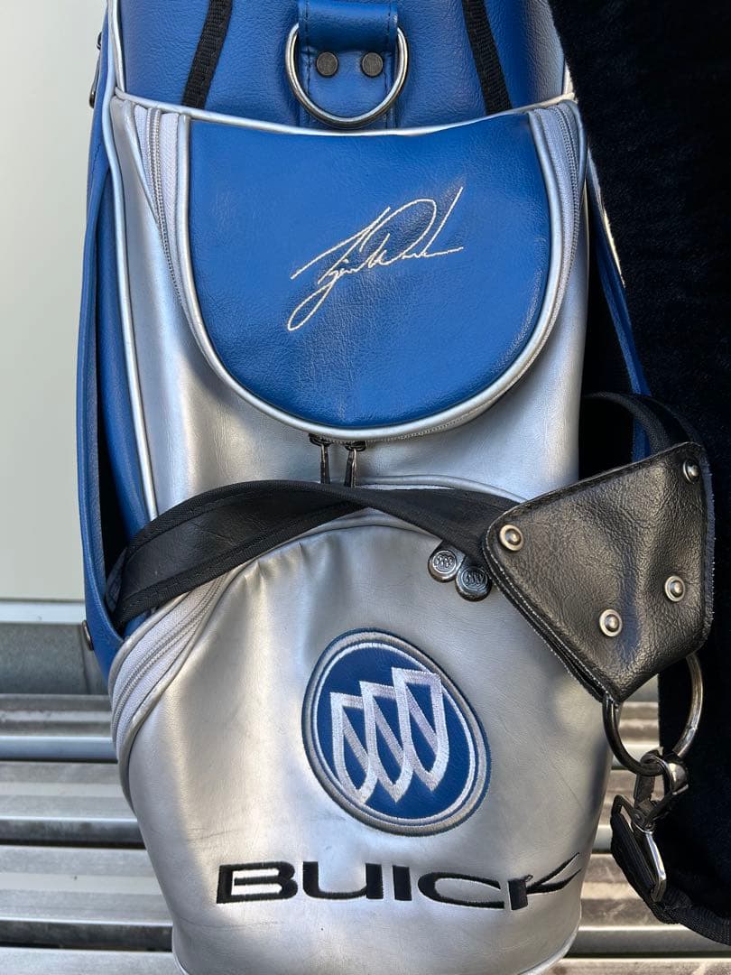 希少タイガーウッズBUICK 50周年記念キャディバッグ シルバー/ブルー