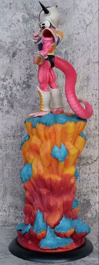 フリーザ 第一形態 ガレージキット フィギュア 全高47cm。