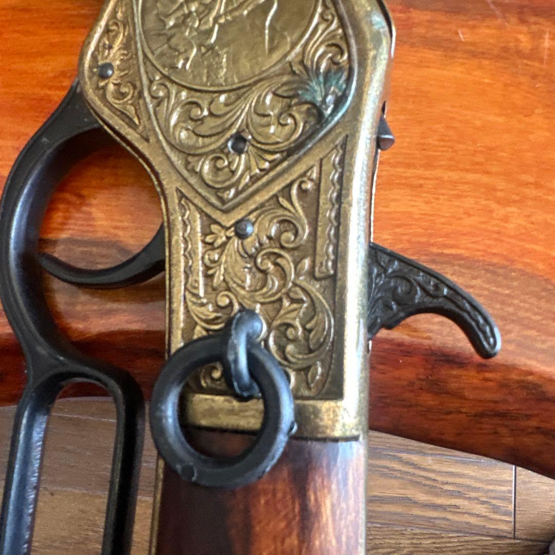 【遺品整理】モデルガン レプリカ銃 木製モデルガン ブラウン 彫刻デザイン