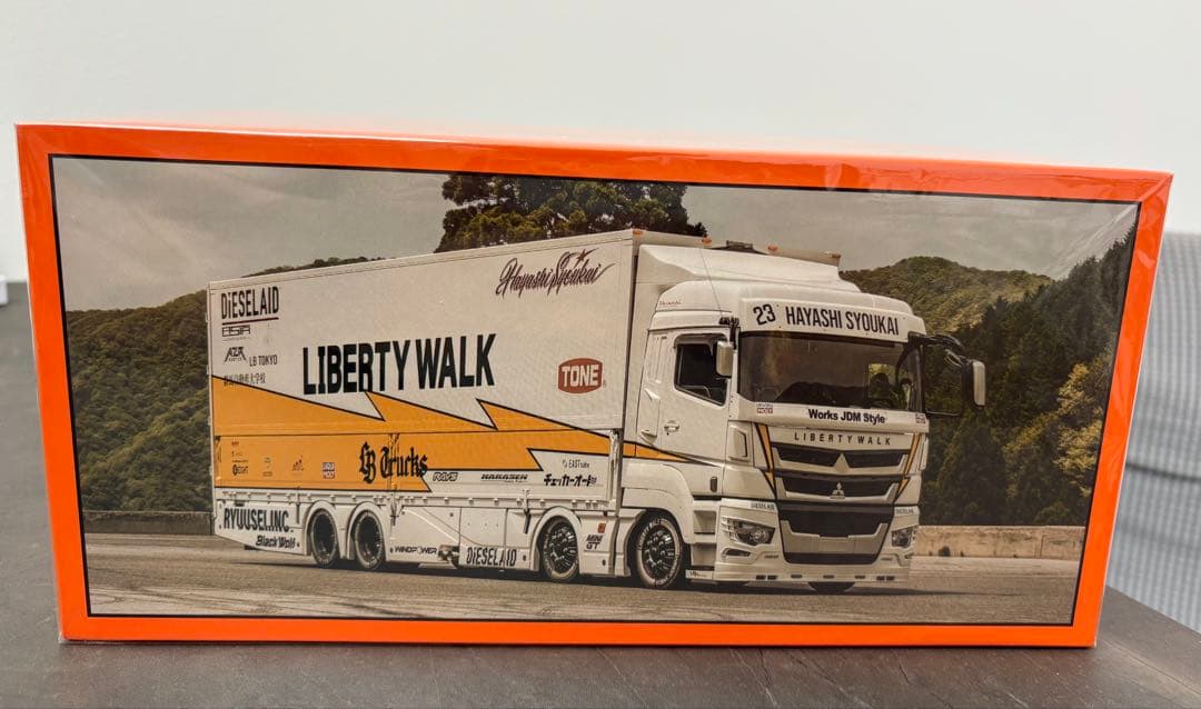 限定　GCD 1/64 三菱 ふそう LB-TRUCKS リバティウォーク