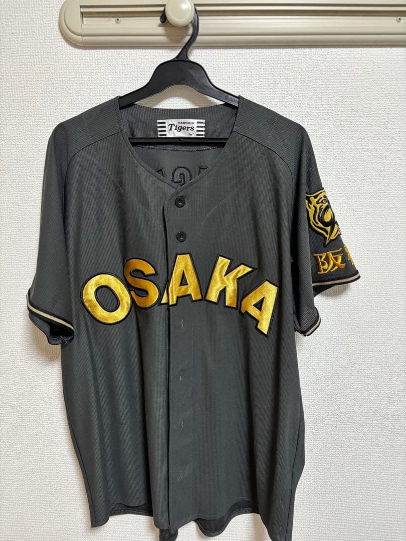 阪神タイガース　森下翔太　レプリカユニフォーム　ブラックダイナマイトシリーズ