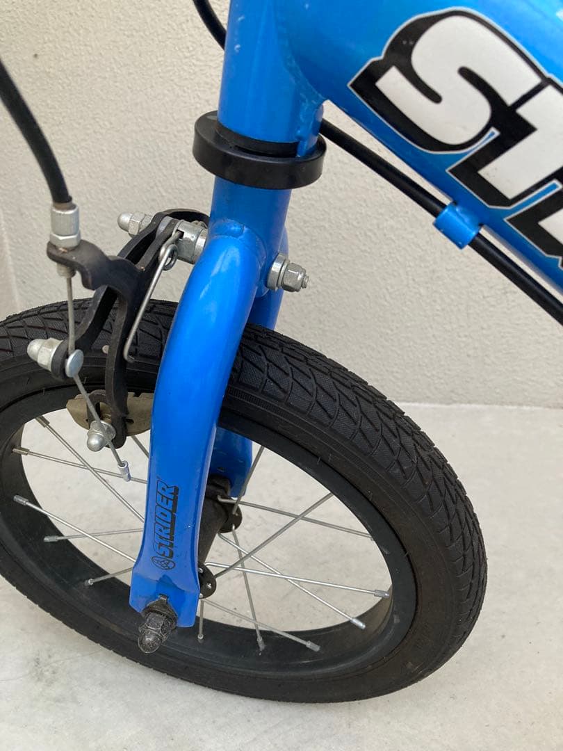 ストライダー14x 、専用キックスタンドと楽々ポンプ付き