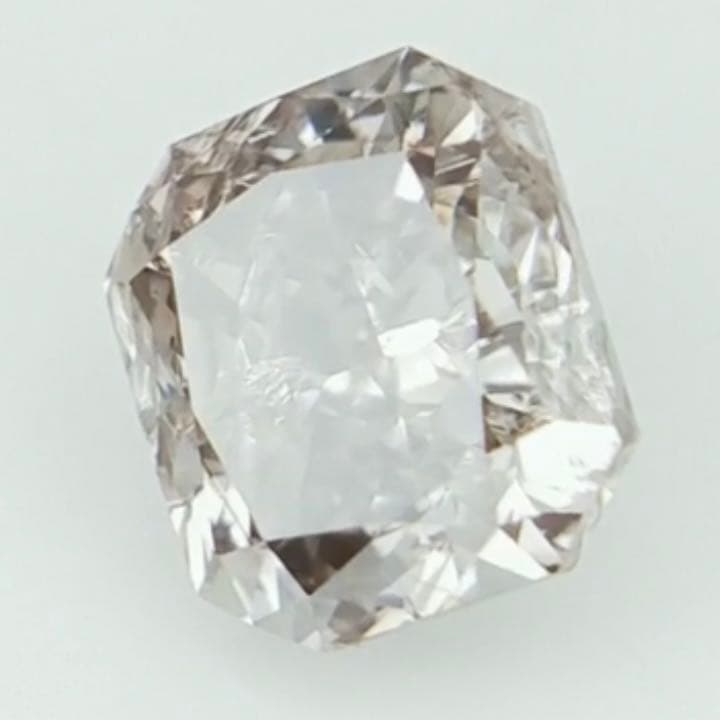 プチプラ！カラーダイヤモンド0.4ctクッションシェイプ