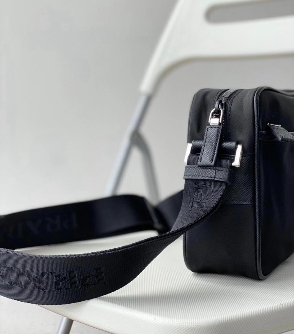 プラダ クロスボディバッグ ブラック 保存袋付き 中古