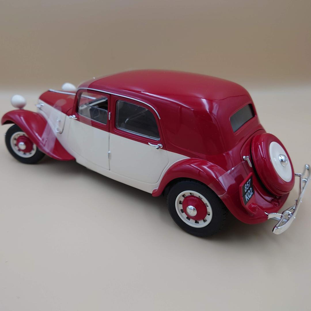 1/18 シトロエン トラクシオン11CV 1937 レッド／クリーム ソリド