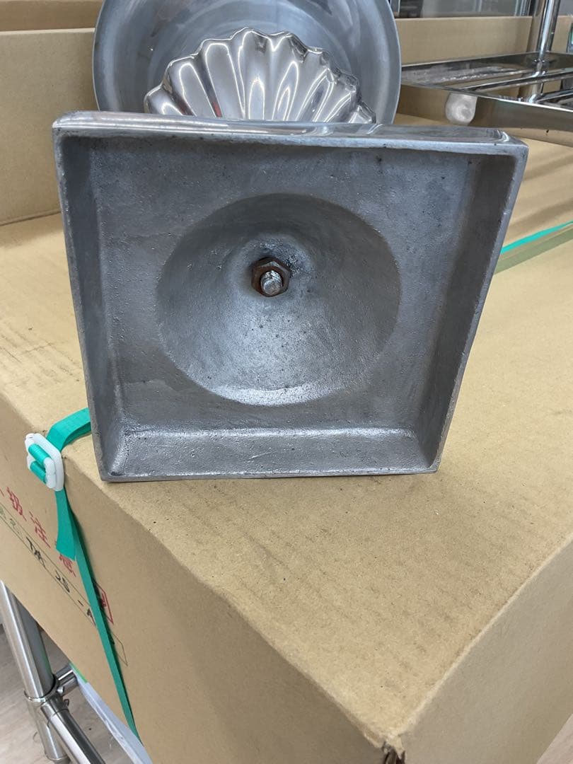 フラワーベース 2個セット　中古　アンティーク　置物