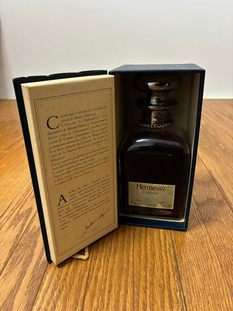 Hennessy コニャック シルバートップ　ブック型ケース　700ml