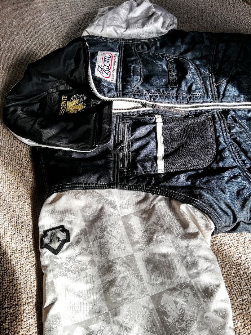 昭和のMade in Japan　DESCENTE スキーウェア 黒/白
