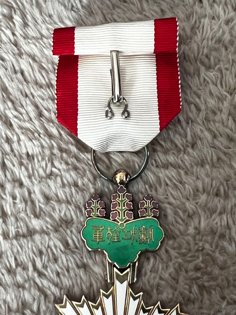 美品【勲章】勲四等旭日小綬章　略章　共箱