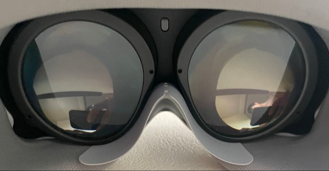 PICO4 VRヘッドセット コントローラー、電源アダプター付き