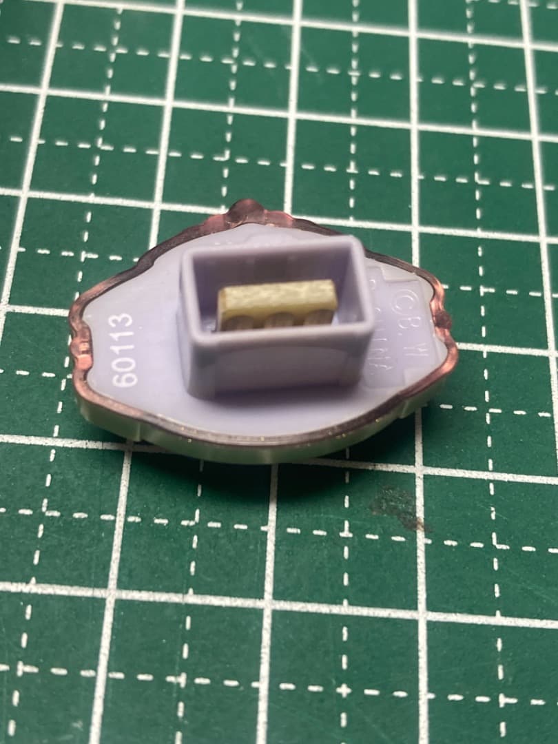 たまごっち　ピース　たまデコピアス　ディズニー