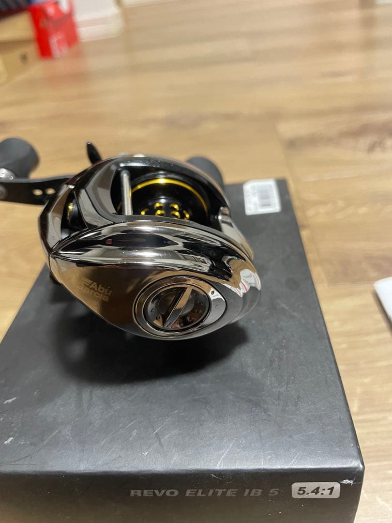 アブガルシア レボエリート IB5 ベイトリール REVO 右巻き