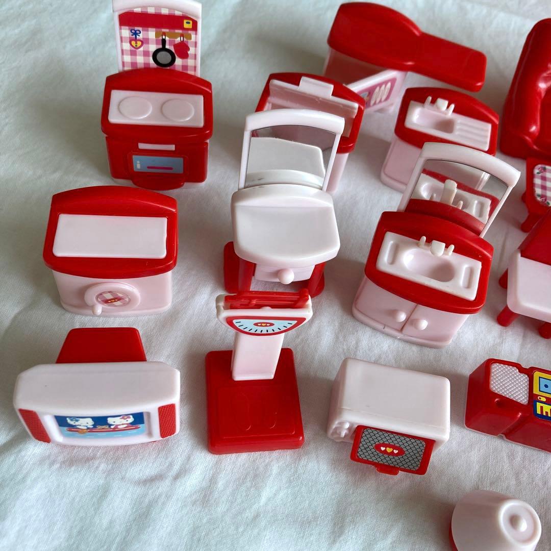 確認用写真　HELLO KITTY　ドールハウス　赤い屋根　ハローキティのお家