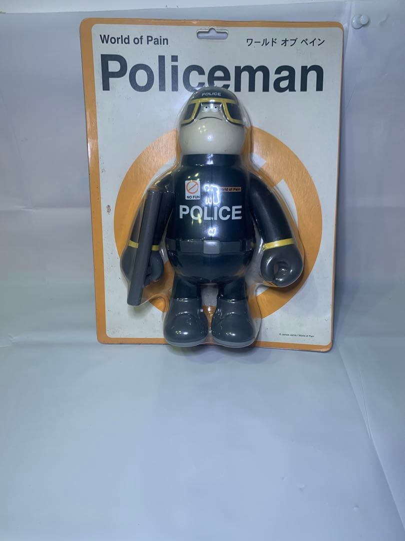サイラス　World of Pain Policeman フィギュア