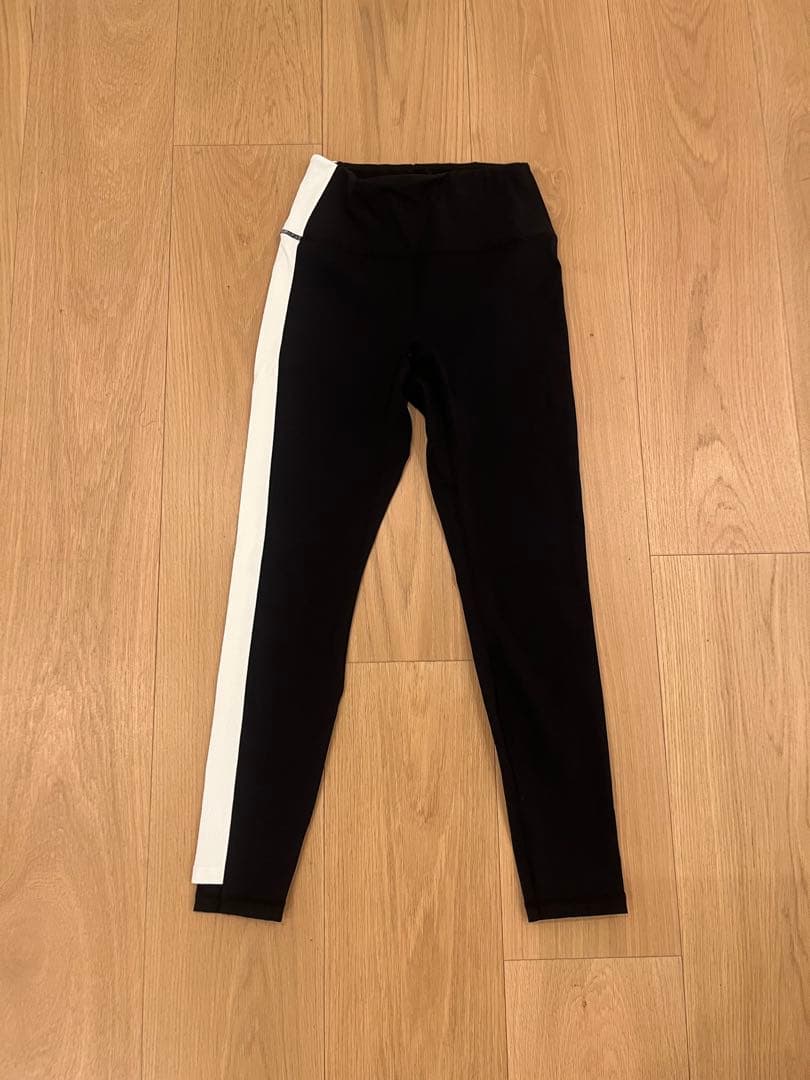 LABA SUKALA バイカラーアシンメトリーレギンス　黒　Ｍサイズ