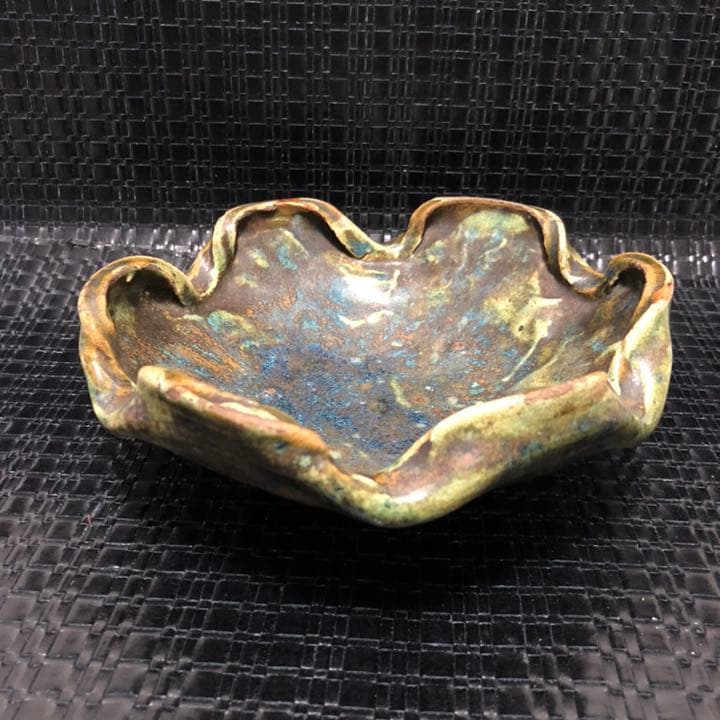 究極の美◼️蔵から美しい色合いの花鉢と思われる器が出て来ました。