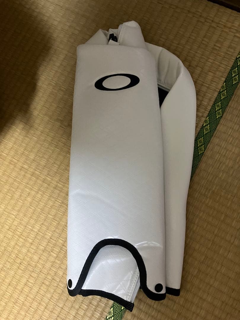 OAKLEY ホワイト キャディバッグ
