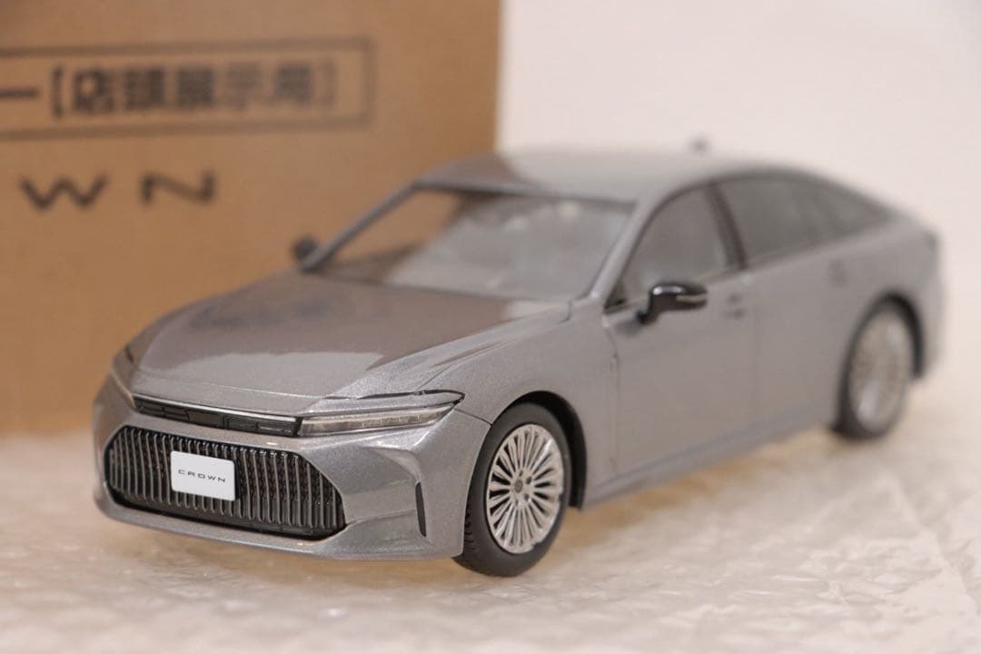 クラウン　セダン　カラーサンプルミニカー　非売品　プレシャスメタル