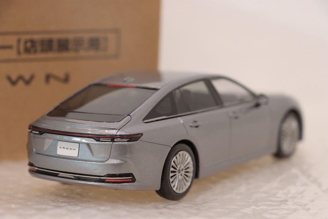 クラウン　セダン　カラーサンプルミニカー　非売品　プレシャスメタル