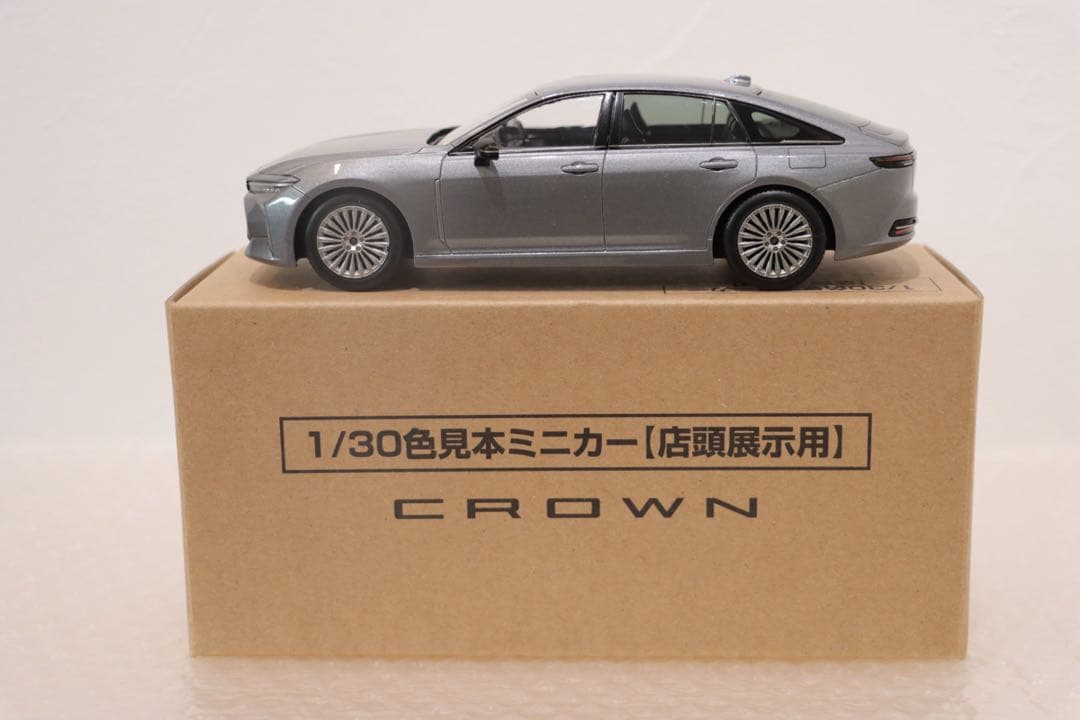 クラウン　セダン　カラーサンプルミニカー　非売品　プレシャスメタル