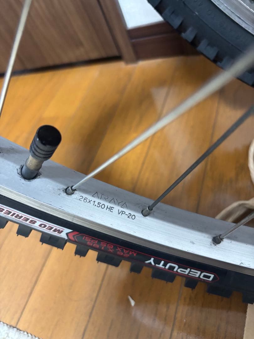アラヤ製 自転車ホイールセット 8段スプロケット、DEPUTYタイヤ付き
