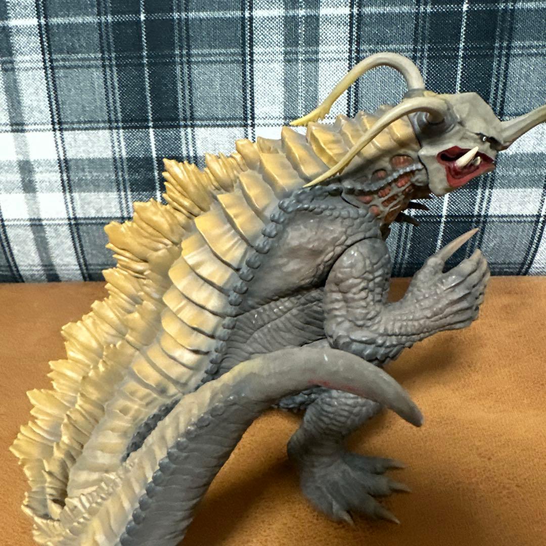 ウルトラマン ネロンガ フィギュア