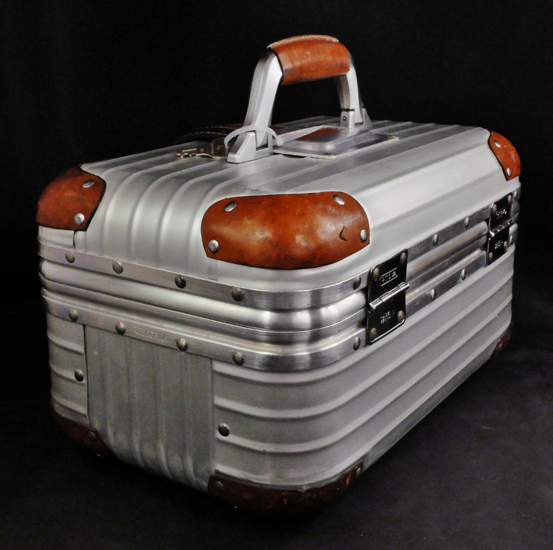 リモワ トパーズ『ASSIMA』ALビューティケース 17L【LTD/激レア】