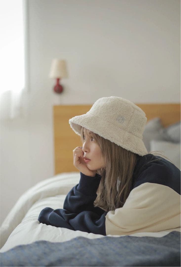 宇野実彩子　LAVANDA ニット&iPhoneケース&バケハ