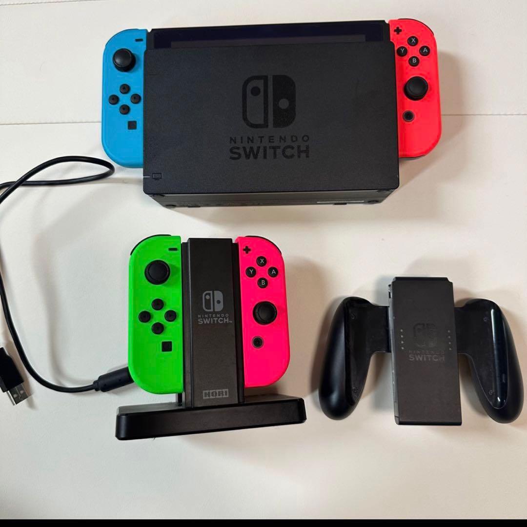 Nintendo Switch 本体 ジョイコン付き　付属品＋ソフト5つ