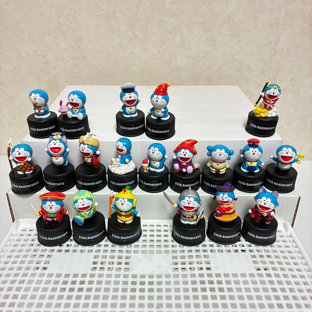 ドラえもん映画　25周年記念ペットボトルキャップ　フィギュアセット