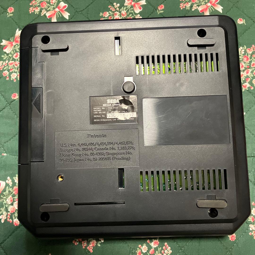 【美品】　SEGA MEGA DRIVE 2 本体 コントローラー付き