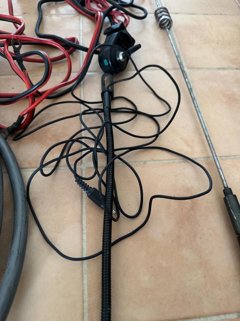 アマチュア無線機　iCOM IC2350D　ALINCO DT-840M 40A