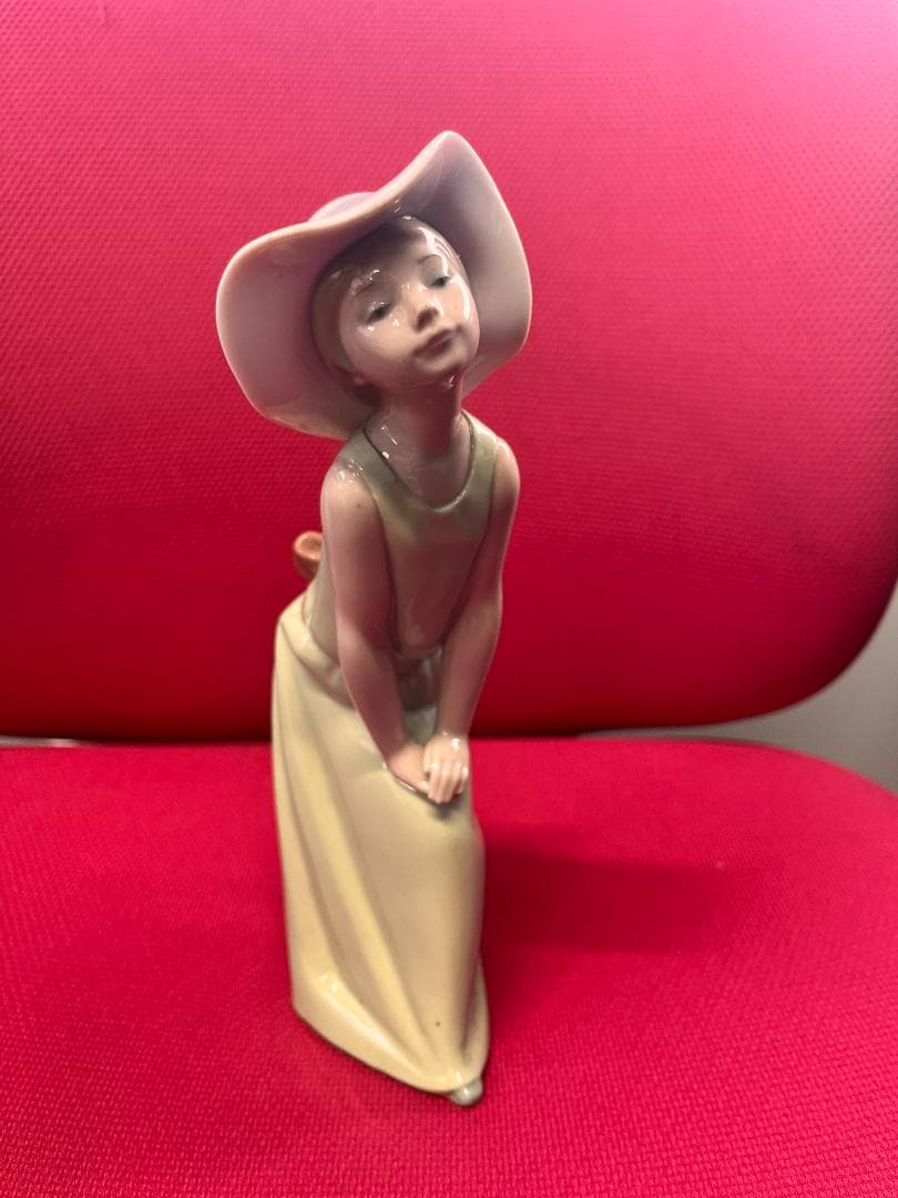 LLADRÓ　リヤドロ　鏡の前で　若草色の少女　スペイン製陶磁器人形