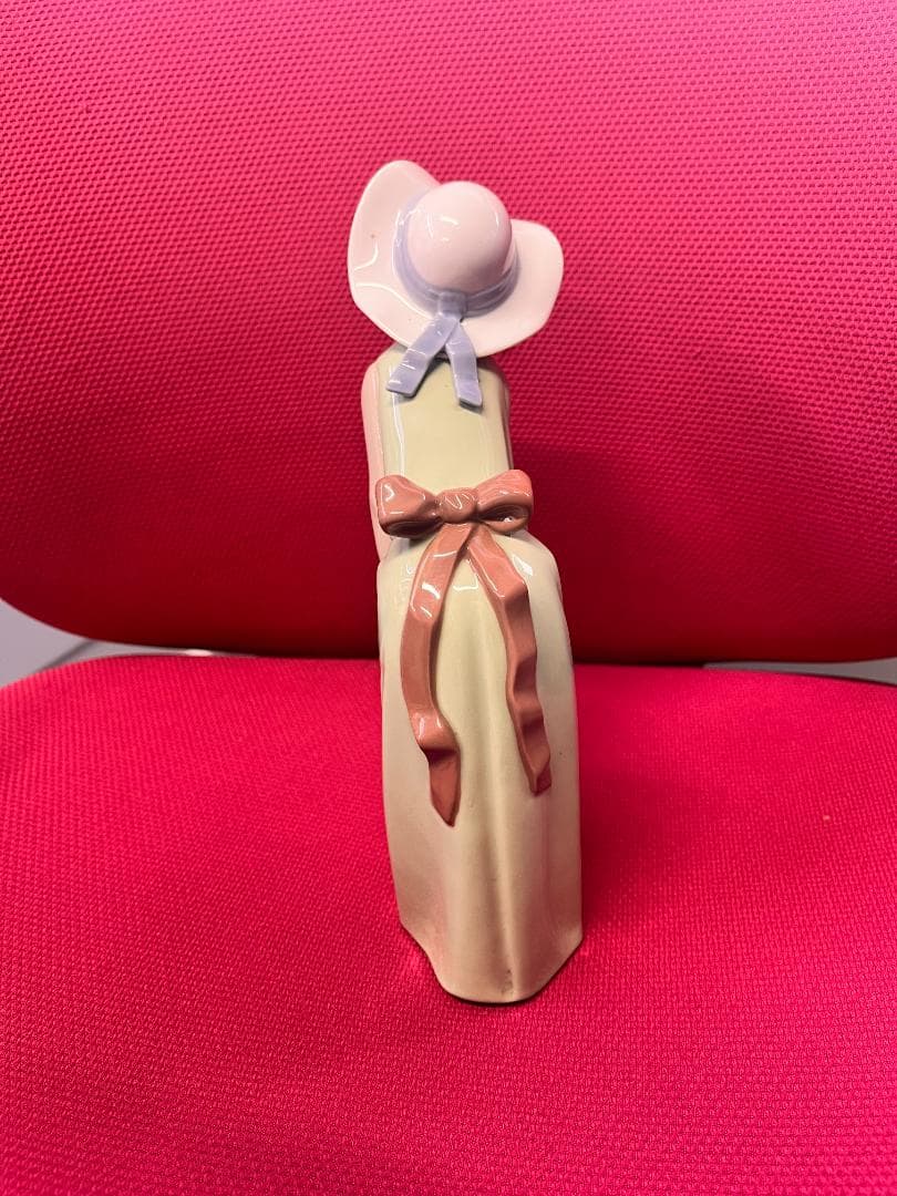 LLADRÓ　リヤドロ　鏡の前で　若草色の少女　スペイン製陶磁器人形