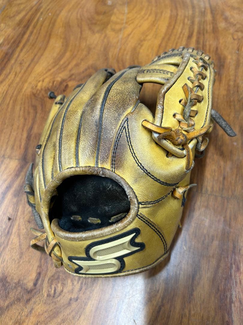 硬式野球グローブ 元埼玉西武ライオンズ　ウーネンティン選手内野手用ベージュ 39