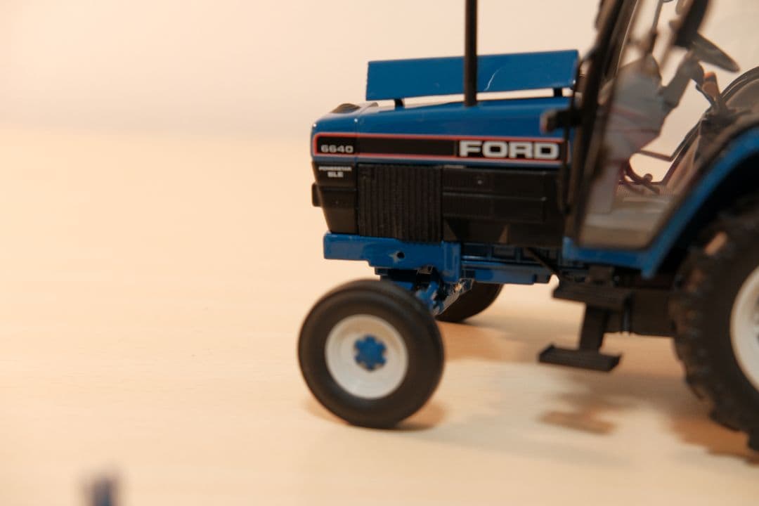 FORD powerstar6640　1/32 トラクターミニチュア