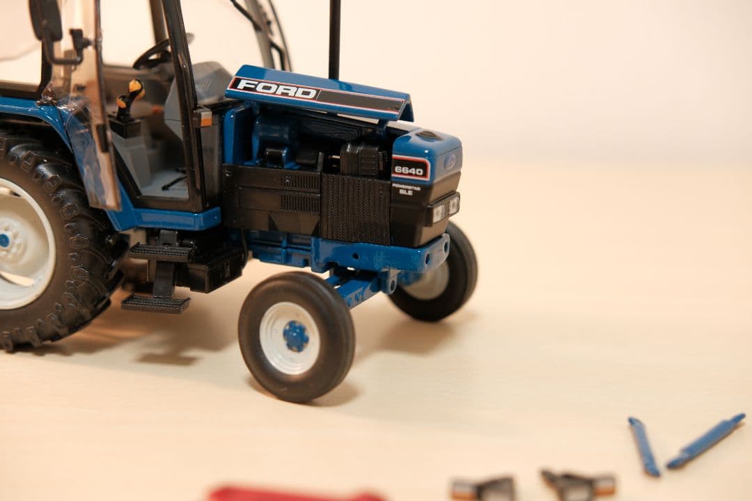 FORD powerstar6640　1/32 トラクターミニチュア