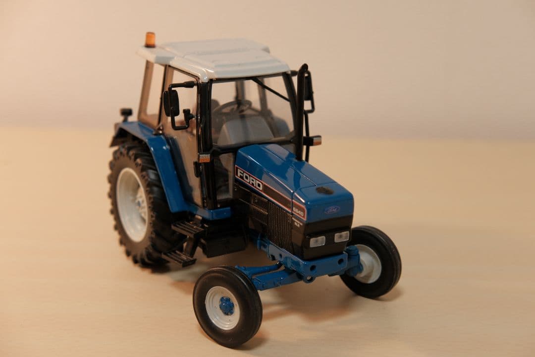 FORD powerstar6640　1/32 トラクターミニチュア