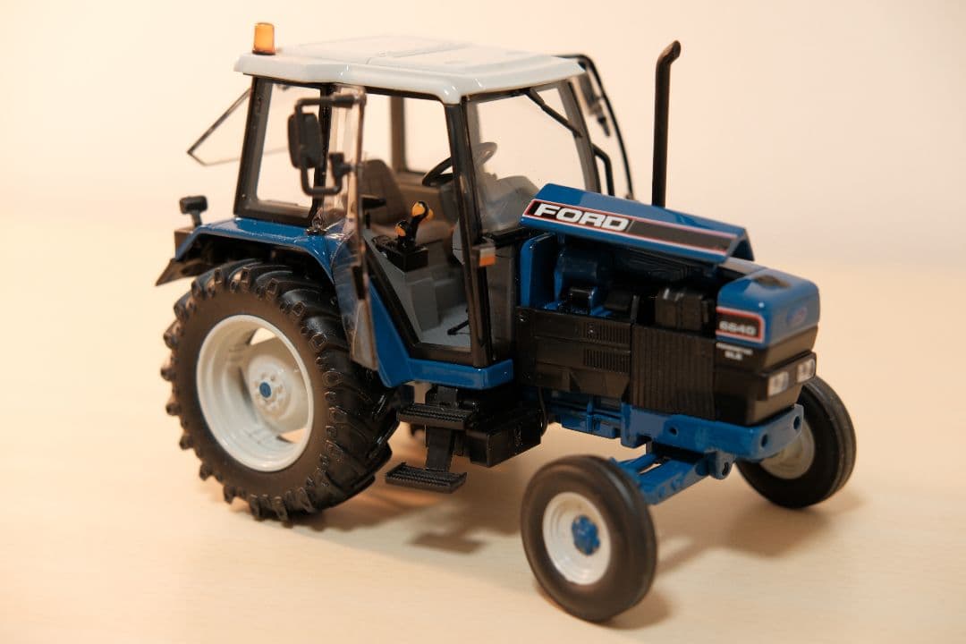 FORD powerstar6640　1/32 トラクターミニチュア