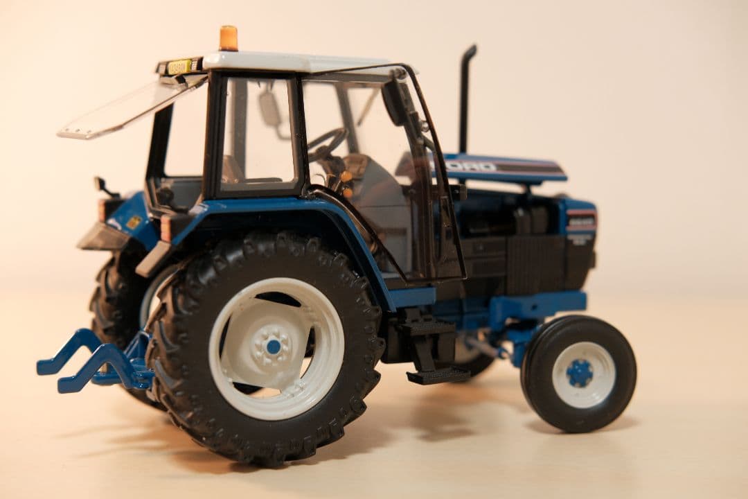FORD powerstar6640　1/32 トラクターミニチュア