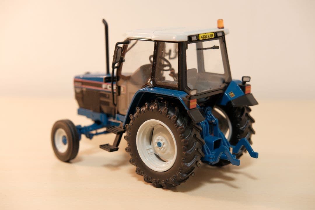 FORD powerstar6640　1/32 トラクターミニチュア