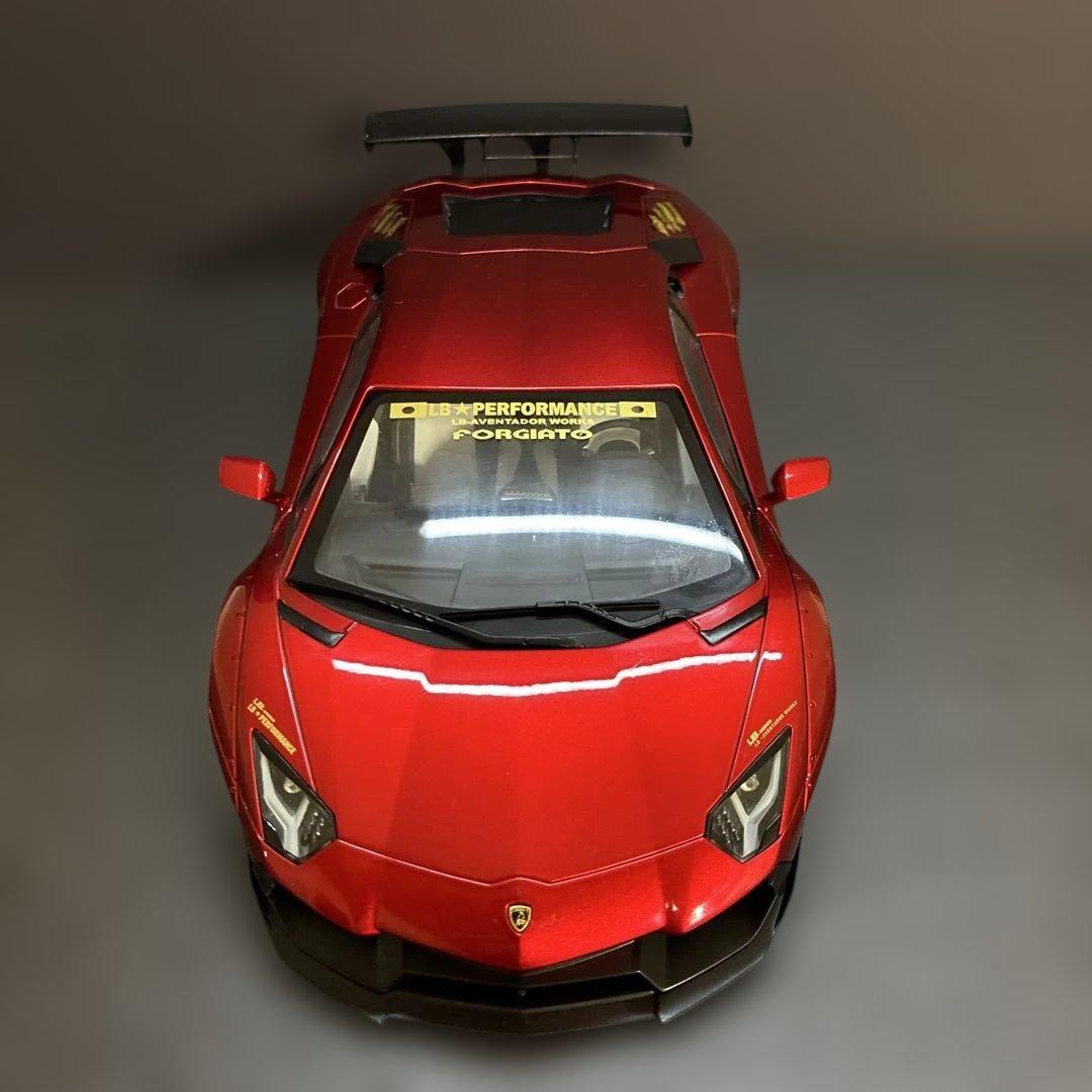 031 LBWK ランボルギーニ アヴェンタドール 1/18ミニカー