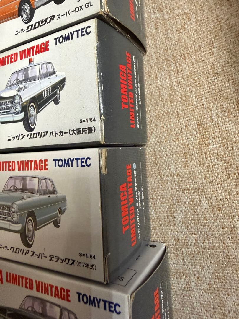 トミカリミテッドヴィンテージ　ニッサン　グロリア