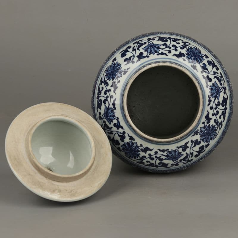 青花纏枝蓮紋将軍壺 景徳鎮 陶磁器 装飾品 現代工芸品 美術品 置物