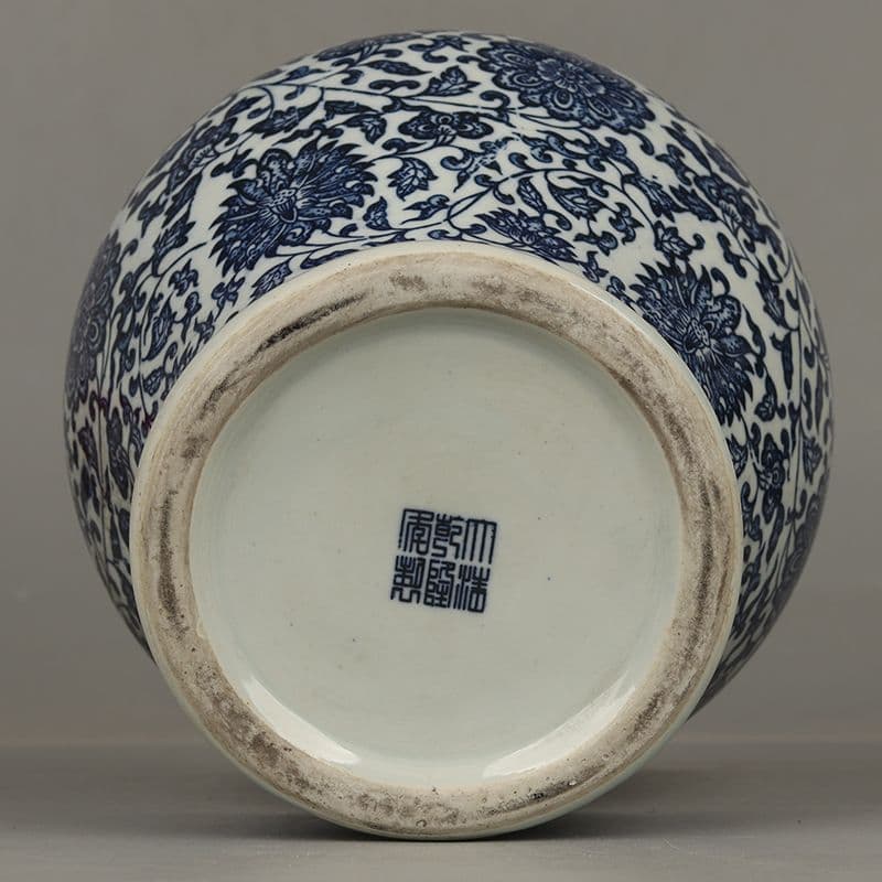青花纏枝蓮紋将軍壺 景徳鎮 陶磁器 装飾品 現代工芸品 美術品 置物