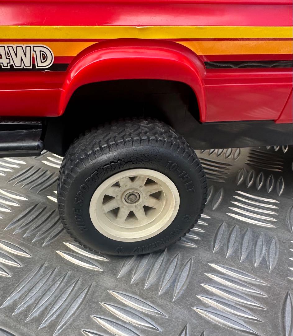 TOYOTA ハイラックス　4WD ラジコン　NIKKO 1/10