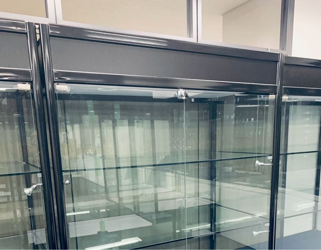 ①特注展示用高級LEDライト付き鍵付／2枚棚／強化ガラスショーケース