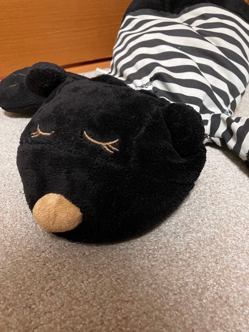 黒いクマのぬいぐるみ ストライプ ニトリ　抱き枕