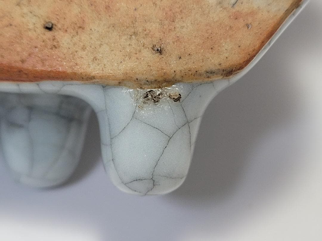 白磁 貫入 三足香炉型 掛花入 明清時代 幅約8.7cm