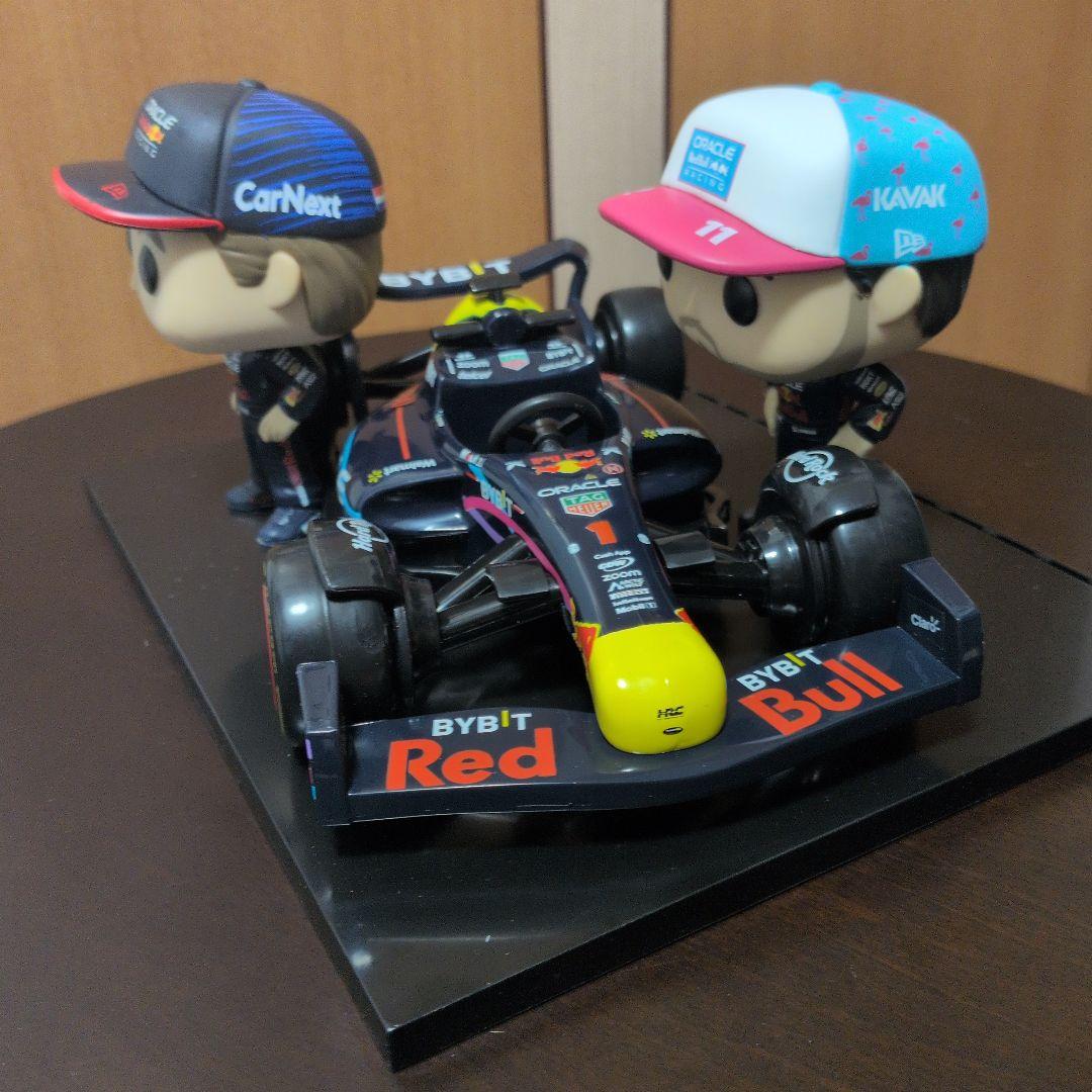 ファンコポップ　レッドブルF1レーシングカー フィギュア アクリルケース付